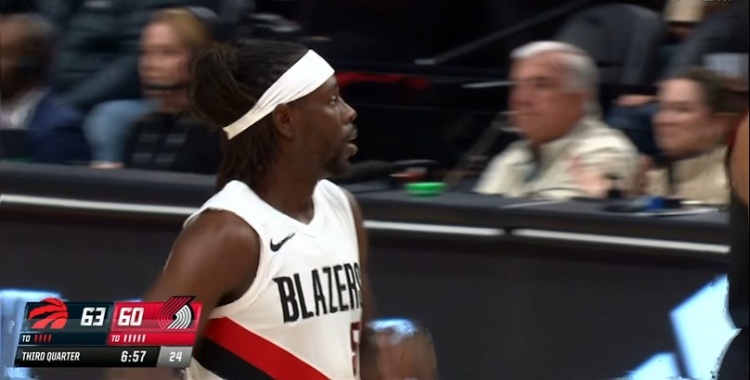 kaiyun集团-廉颇老矣？霍勒迪背运上篮&amp;连中三分球 个人独得8分追上比分