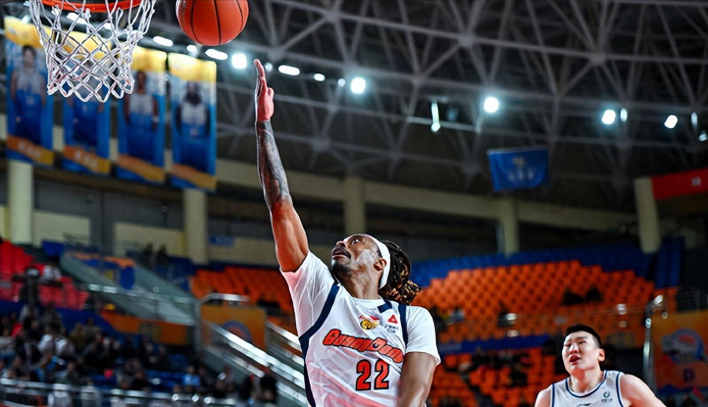 kaiyun中心-赔了夫人又折兵！广东宏远若裁掉麦考尔，要支付其全部薪水